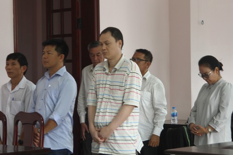Nguyên tổng giám đốc Công ty Lương thực Hậu Giang lãnh án 17 năm tù - Ảnh 1. Nguyên tổng giám đốc Công ty Lương thực Hậu Giang lãnh án 17 năm tù - Ảnh 1.