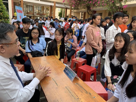 Coi chừng mất cơ hội trúng tuyển vì nhầm lẫn trong xét tuyển học bạ - Ảnh 1. Coi chừng mất cơ hội trúng tuyển vì nhầm lẫn trong xét tuyển học bạ - Ảnh 1.