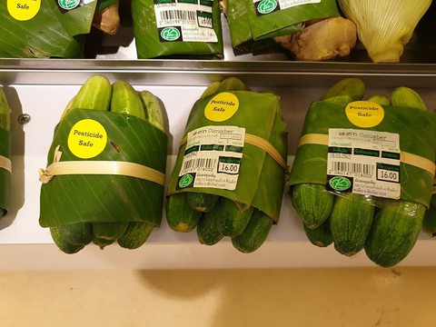 Siêu thị Thái Lan dùng lá chuối gói thực phẩm - Ảnh 3. Siêu thị Thái Lan dùng lá chuối gói thực phẩm - Ảnh 3.