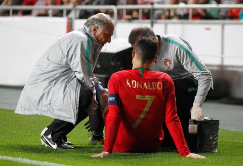 Ronaldo chấn thương, Bồ Đào Nha bị Serbia cầm chân - Ảnh 2. Ronaldo chấn thương, Bồ Đào Nha bị Serbia cầm chân - Ảnh 2.