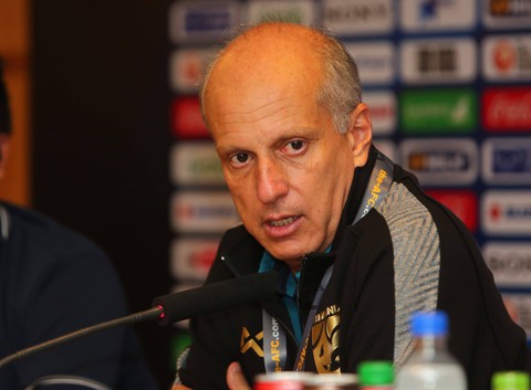 HLV Alexandre Gama: Tôi bất ngờ với kết quả thua 0-4 của U23 Thái Lan - Ảnh 1. HLV Alexandre Gama: Tôi bất ngờ với kết quả thua 0-4 của U23 Thái Lan - Ảnh 1.