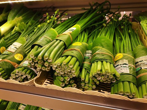 Siêu thị Thái Lan dùng lá chuối gói thực phẩm - Ảnh 7. Siêu thị Thái Lan dùng lá chuối gói thực phẩm - Ảnh 7.