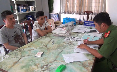 Giang hồ cho vay nặng lãi núp bóng đại lý vé máy bay - Ảnh 1. Giang hồ cho vay nặng lãi núp bóng đại lý vé máy bay - Ảnh 1.
