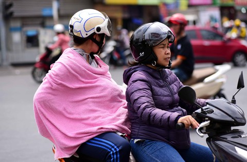 Trưa 27-3 Sài Gòn chói chang tia cực tím, làm gì để tránh ung thư? - Ảnh 1. Trưa 27-3 Sài Gòn chói chang tia cực tím, làm gì để tránh ung thư? - Ảnh 1.