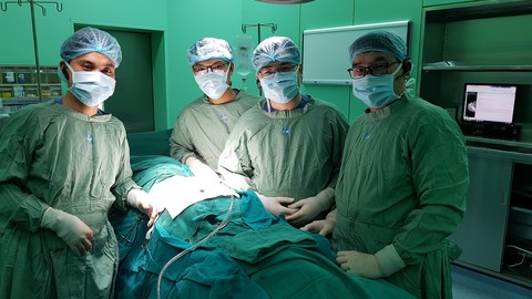 Mảnh đạn nằm trong người bệnh nhân 40 năm tạo ổ áp xe khổng lồ - Ảnh 1. Mảnh đạn nằm trong người bệnh nhân 40 năm tạo ổ áp xe khổng lồ - Ảnh 1.