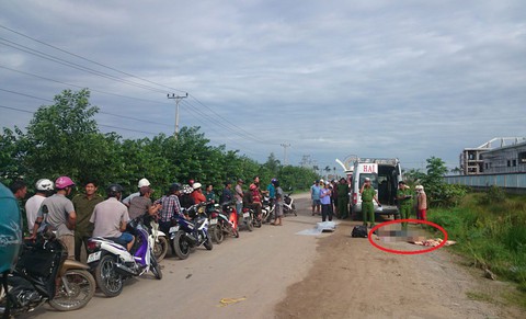 Phát hiện một thi thể ven đường với vết đâm thủng ngực - Ảnh 1. Phát hiện một thi thể ven đường với vết đâm thủng ngực - Ảnh 1.