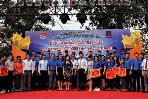 Thanh niên dầu khí làm lợi hơn 28 tỉ đồng từ nghiên cứu sáng tạo - Ảnh 2. Thanh niên dầu khí làm lợi hơn 28 tỉ đồng từ nghiên cứu sáng tạo - Ảnh 2.