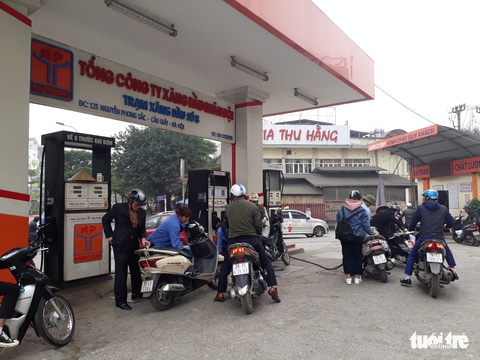 Một số cửa hàng ở Hà Nội dừng bán xăng RON95 - Ảnh 3. Một số cửa hàng ở Hà Nội dừng bán xăng RON95 - Ảnh 3.