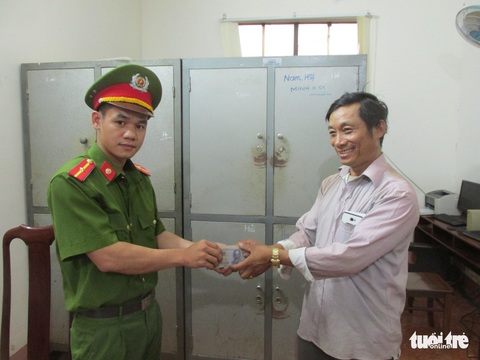 Bị khởi tố vì lẻn vào cabin xe trộm tiền tài xế - Ảnh 1.