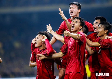 Những khoảnh khắc lịch sử của ĐT Việt Nam tại AFF cup 2018 - Ảnh 16. Những khoảnh khắc lịch sử của ĐT Việt Nam tại AFF cup 2018 - Ảnh 16.
