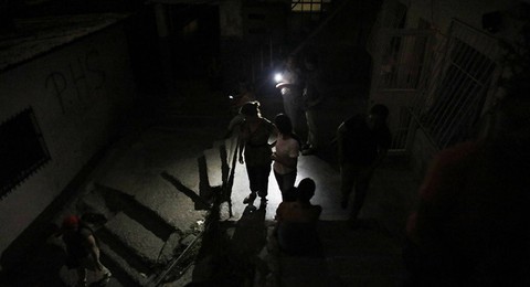 Mất điện ở thủ đô và 16 bang, Venezuela khẳng định bị tấn công - Ảnh 1. Mất điện ở thủ đô và 16 bang, Venezuela khẳng định bị tấn công - Ảnh 1.