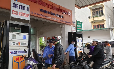 Để đảm bảo cung ứng xăng dầu: Yêu cầu doanh nghiệp chia sẻ, dù lỗ - Ảnh 1. Để đảm bảo cung ứng xăng dầu: Yêu cầu doanh nghiệp chia sẻ, dù lỗ - Ảnh 1.