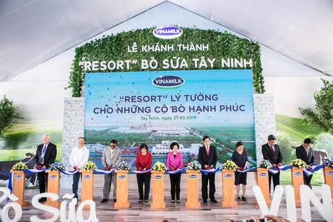 Vinamilk vận hành trang trại bò sữa độc lập lớn nhất Việt Nam - Ảnh 1. Vinamilk vận hành trang trại bò sữa độc lập lớn nhất Việt Nam - Ảnh 1.