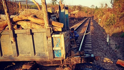 Ngành đường sắt chi ngàn tỉ ngăn tai nạn ở đường ngang, lối mở - Ảnh 1. Ngành đường sắt chi ngàn tỉ ngăn tai nạn ở đường ngang, lối mở - Ảnh 1.