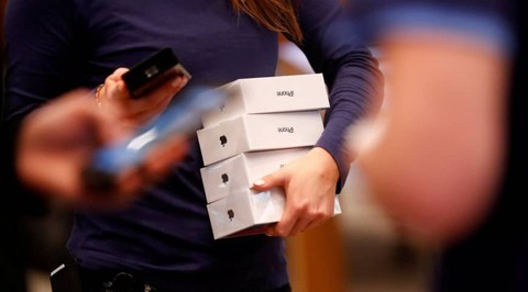 Apple siết bảo hành với iPhone, Macbook xách tay - Ảnh 1. Apple siết bảo hành với iPhone, Macbook xách tay - Ảnh 1.