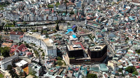 Đà Lạt dày đặc bêtông, không gian cho 3 người nhưng chứa 10 - Ảnh 1. Đà Lạt dày đặc bêtông, không gian cho 3 người nhưng chứa 10 - Ảnh 1.