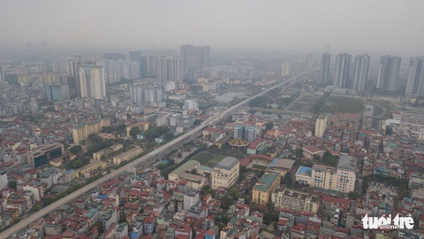 Hà Nội mịt mù trong ô nhiễm nhìn từ flycam - Ảnh 8. Hà Nội mịt mù trong ô nhiễm nhìn từ flycam - Ảnh 8.