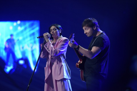 Dua Lipa hồng rực đốt cháy đêm nhạc Super Party - Ảnh 3. Dua Lipa hồng rực đốt cháy đêm nhạc Super Party - Ảnh 3.