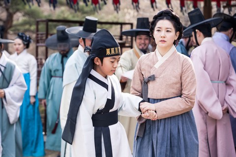 Lee Young Ae với mối tình day dứt trong Nhật ký ánh sáng - Ảnh 5. Lee Young Ae với mối tình day dứt trong Nhật ký ánh sáng - Ảnh 5.