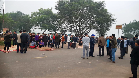 Tai nạn thảm khốc giữa xe khách và đoàn đưa tang: 7 người chết - Ảnh 9. Tai nạn thảm khốc giữa xe khách và đoàn đưa tang: 7 người chết - Ảnh 9.