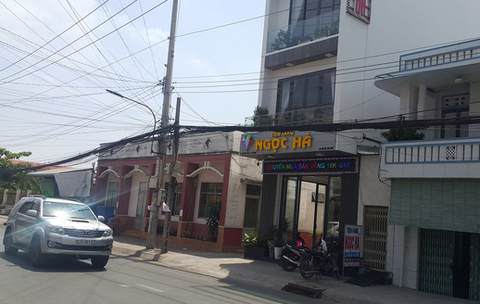 Rút dao đe dọa chủ tiệm vàng cướp tài sản giữa ban ngày - Ảnh 1. Rút dao đe dọa chủ tiệm vàng cướp tài sản giữa ban ngày - Ảnh 1.