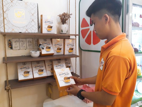 Xoài mặt trời, trái cây ngoại hơn triệu đồng/kg vẫn đắt hàng - Ảnh 6. Xoài mặt trời, trái cây ngoại hơn triệu đồng/kg vẫn đắt hàng - Ảnh 6.