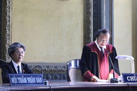 Án phí vụ vợ chồng Trung Nguyên gấp 10 lần: Chủ tọa mệt nên đọc nhầm - Ảnh 1. Án phí vụ vợ chồng Trung Nguyên gấp 10 lần: Chủ tọa mệt nên đọc nhầm - Ảnh 1.