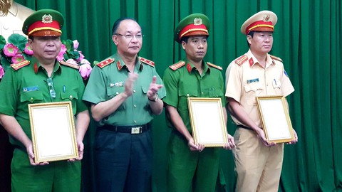 4 người Đài Loan cầm đầu đường dây 900 bánh heroin ở An Sương - Ảnh 2. 4 người Đài Loan cầm đầu đường dây 900 bánh heroin ở An Sương - Ảnh 2.