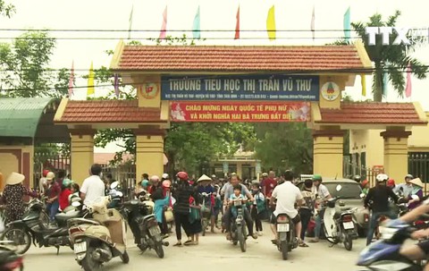 Lo nhiễm cúm B, hàng trăm học sinh tiểu học tại Thái Bình nghỉ học - Ảnh 1. Lo nhiễm cúm B, hàng trăm học sinh tiểu học tại Thái Bình nghỉ học - Ảnh 1.