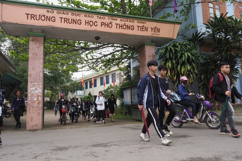 Vụ học sinh Quảng Ninh nghỉ học: Tại sao phụ huynh phản đối? - Ảnh 1. Vụ học sinh Quảng Ninh nghỉ học: Tại sao phụ huynh phản đối? - Ảnh 1.