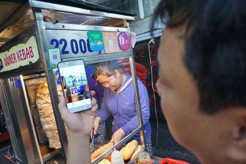 Thanh toán bằng điện thoại, người dùng lo sợ gì? - Ảnh 1. Thanh toán bằng điện thoại, người dùng lo sợ gì? - Ảnh 1.