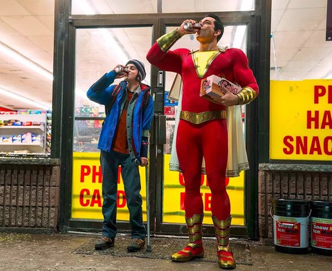 Shazam!: siêu anh hùng tướng phụ huynh, hồn học sinh - Ảnh 3. Shazam!: siêu anh hùng tướng phụ huynh, hồn học sinh - Ảnh 3.