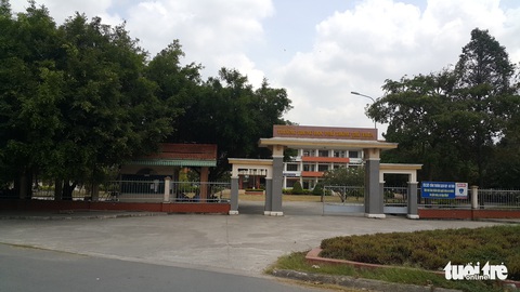 Lập khống hồ sơ, hiệu trưởng Trường THPT Thủ Thừa bị khai trừ Đảng - Ảnh 1. Lập khống hồ sơ, hiệu trưởng Trường THPT Thủ Thừa bị khai trừ Đảng - Ảnh 1.