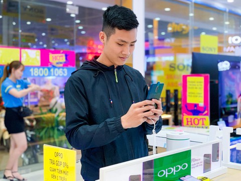Người dùng háo hức trải nghiệm F11 Pro trước ngày ra mắt - Ảnh 2. Người dùng háo hức trải nghiệm F11 Pro trước ngày ra mắt - Ảnh 2.