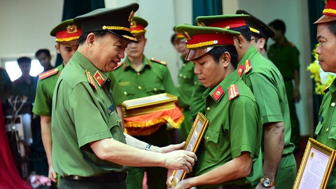 Còn tảng băng chìm ma túy rất lớn chưa phát hiện được - Ảnh 1. Còn tảng băng chìm ma túy rất lớn chưa phát hiện được - Ảnh 1.