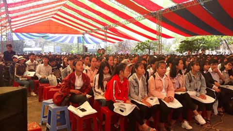 5.000 học sinh Phú Yên rộn ràng ngày Tư vấn tuyển sinh - Ảnh 5. 5.000 học sinh Phú Yên rộn ràng ngày Tư vấn tuyển sinh - Ảnh 5.