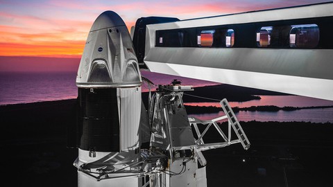 Tàu không gian của tỉ phú Elon Musk lên vũ trụ - Ảnh 1. Tàu không gian của tỉ phú Elon Musk lên vũ trụ - Ảnh 1.