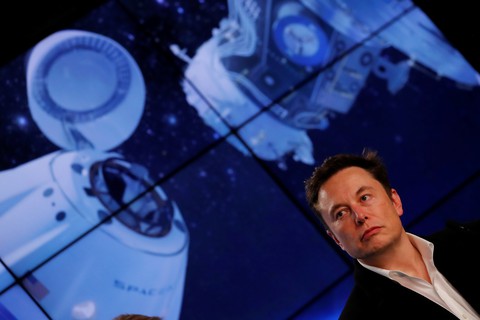Tàu không gian của tỉ phú Elon Musk lên vũ trụ - Ảnh 3. Tàu không gian của tỉ phú Elon Musk lên vũ trụ - Ảnh 3.