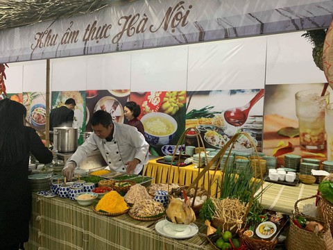 Phở Thìn, bún thang bán không ngơi tay những ngày thượng đỉnh Mỹ - Triều - Ảnh 4. Phở Thìn, bún thang bán không ngơi tay những ngày thượng đỉnh Mỹ - Triều - Ảnh 4.