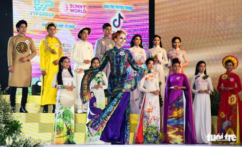 Nguyễn Trăm và Mộng Đào đoạt giải Duyên dáng áo dài 2019 - Ảnh 3. Nguyễn Trăm và Mộng Đào đoạt giải Duyên dáng áo dài 2019 - Ảnh 3.