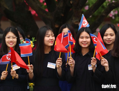 Chủ tịch Kim Jong Un vẫy chào Việt Nam, tàu rời ga Đồng Đăng - Ảnh 24. Chủ tịch Kim Jong Un vẫy chào Việt Nam, tàu rời ga Đồng Đăng - Ảnh 24.