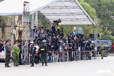 Chủ tịch Kim Jong Un vẫy chào Việt Nam, tàu rời ga Đồng Đăng - Ảnh 27. Chủ tịch Kim Jong Un vẫy chào Việt Nam, tàu rời ga Đồng Đăng - Ảnh 27.