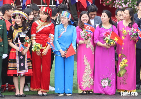 Chủ tịch Kim Jong Un vẫy chào Việt Nam, tàu rời ga Đồng Đăng - Ảnh 26. Chủ tịch Kim Jong Un vẫy chào Việt Nam, tàu rời ga Đồng Đăng - Ảnh 26.