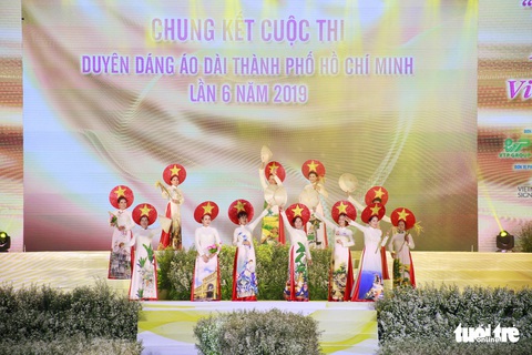Nguyễn Trăm và Mộng Đào đoạt giải Duyên dáng áo dài 2019 - Ảnh 8. Nguyễn Trăm và Mộng Đào đoạt giải Duyên dáng áo dài 2019 - Ảnh 8.
