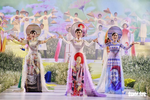 Nguyễn Trăm và Mộng Đào đoạt giải Duyên dáng áo dài 2019 - Ảnh 9. Nguyễn Trăm và Mộng Đào đoạt giải Duyên dáng áo dài 2019 - Ảnh 9.