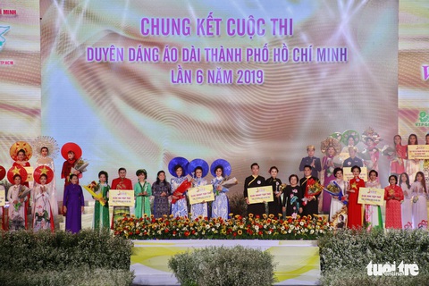 Nguyễn Trăm và Mộng Đào đoạt giải Duyên dáng áo dài 2019 - Ảnh 10. Nguyễn Trăm và Mộng Đào đoạt giải Duyên dáng áo dài 2019 - Ảnh 10.