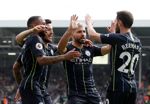 Aguero ghi siêu phẩm, M.C gia tăng áp lực lên Liverpool - Ảnh 3. Aguero ghi siêu phẩm, M.C gia tăng áp lực lên Liverpool - Ảnh 3.