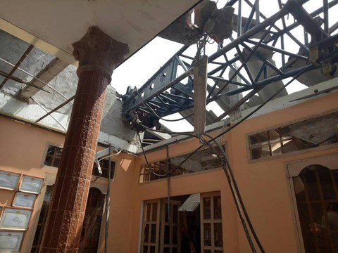 Nhà dân bị xe cẩu 2 tấn ngã đè không chịu mức bồi thường 56 triệu - Ảnh 4. Nhà dân bị xe cẩu 2 tấn ngã đè không chịu mức bồi thường 56 triệu - Ảnh 4.
