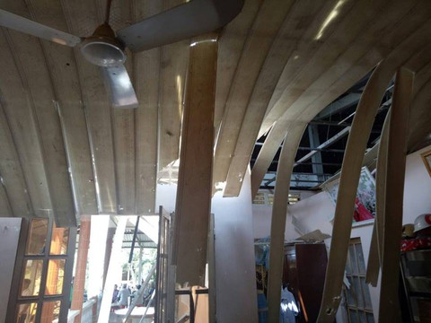 Nhà dân bị xe cẩu 2 tấn ngã đè không chịu mức bồi thường 56 triệu - Ảnh 6. Nhà dân bị xe cẩu 2 tấn ngã đè không chịu mức bồi thường 56 triệu - Ảnh 6.