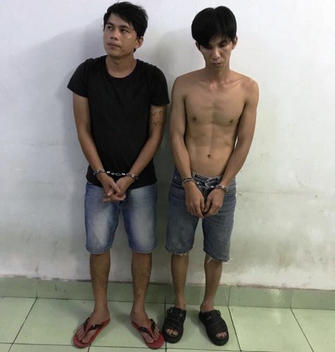 Bắt 2 nghi phạm xông vào quán ăn giật điện thoại khách - Ảnh 1. Bắt 2 nghi phạm xông vào quán ăn giật điện thoại khách - Ảnh 1.